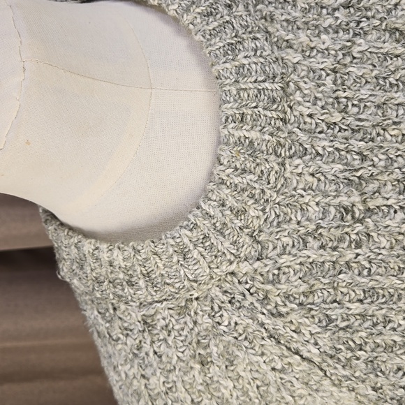 Denver Hayes green & cream thick cozy knit long sleeve sweater, size medium, NWT - Picture 3 of 9